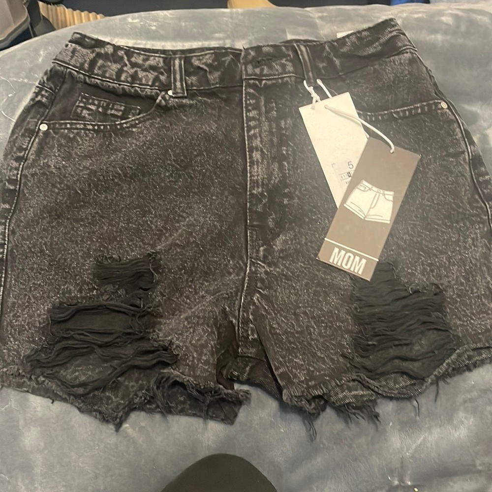 MOM HIGH RISE SHORTS